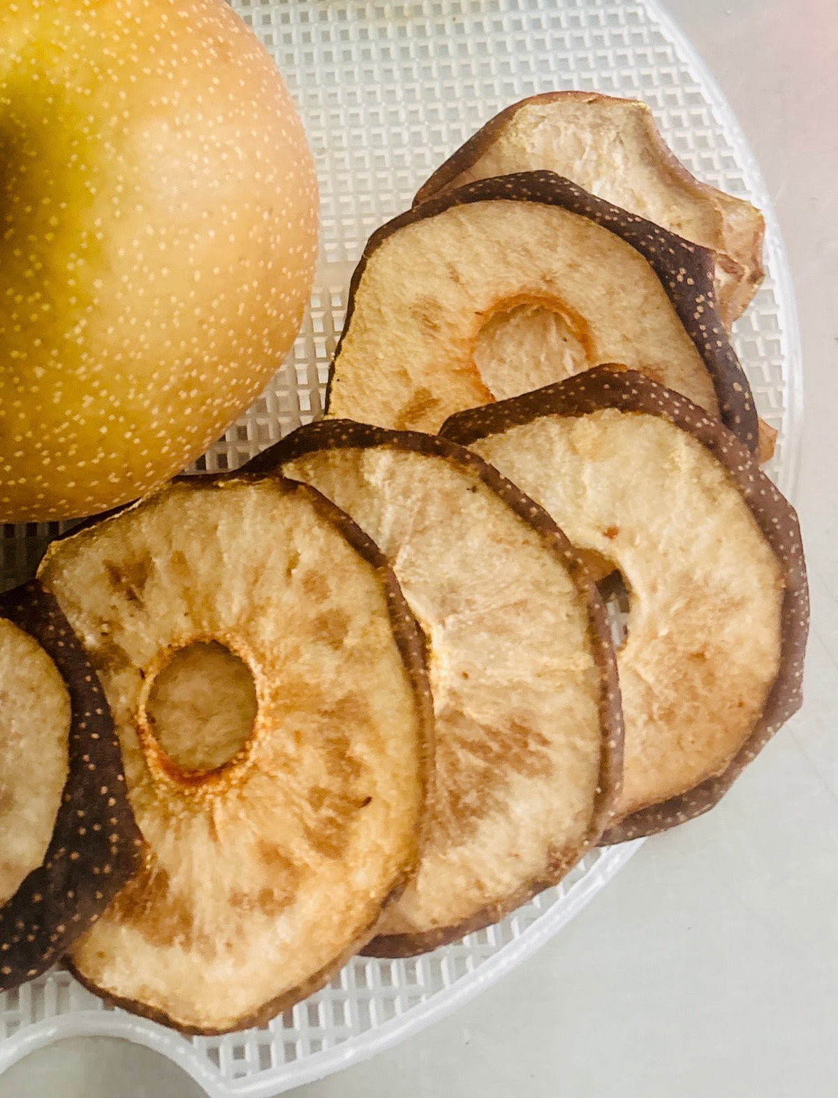 Dried Asian pear slices with fresh Asian pear